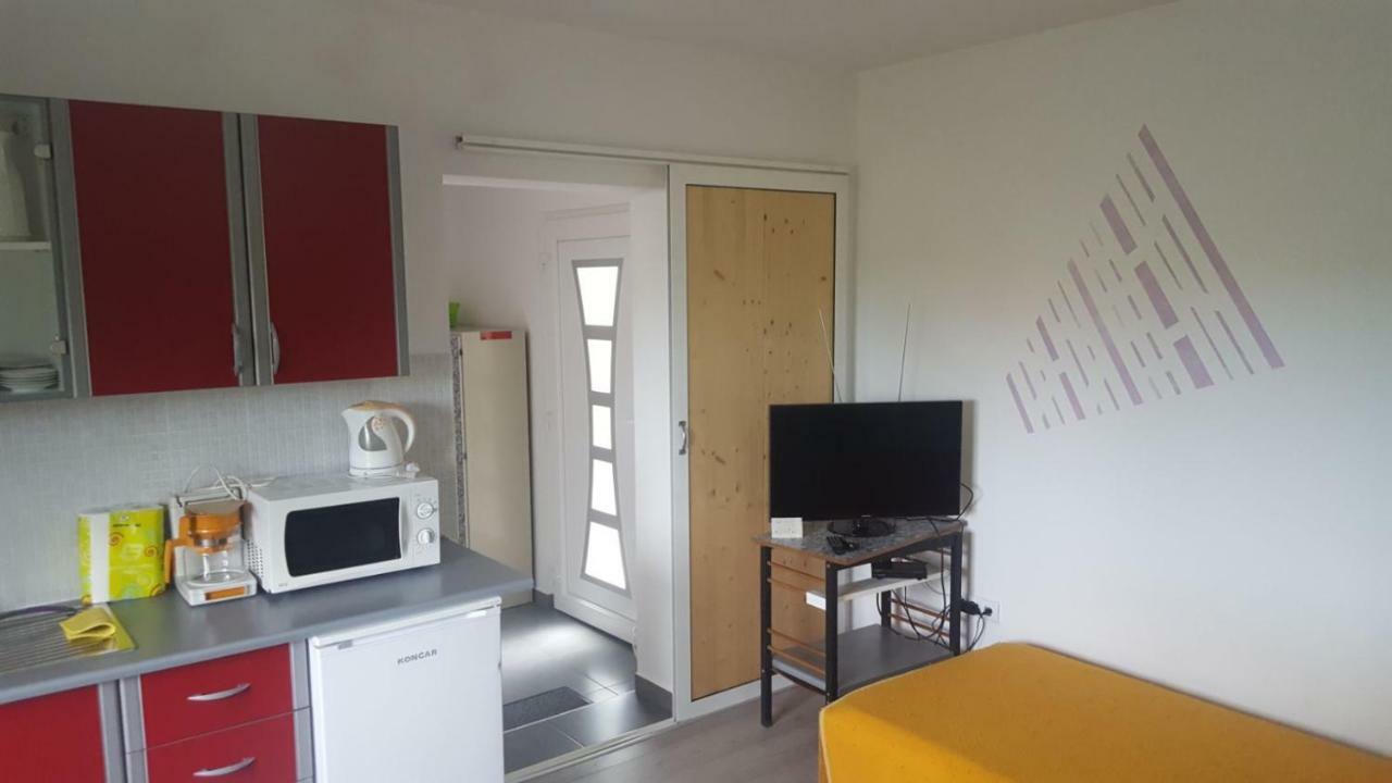 Apartment Brigitte Vrsi Exterior photo