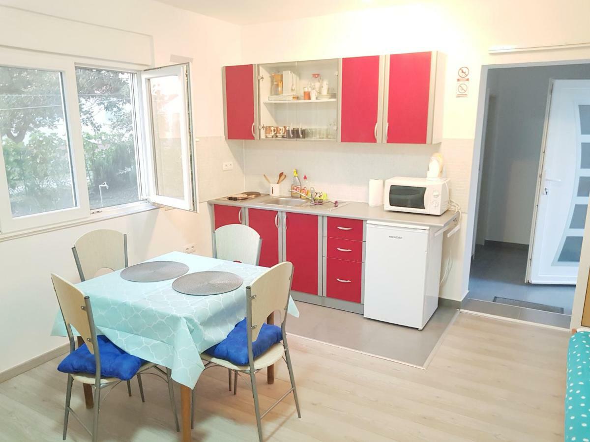 Apartment Brigitte Vrsi Exterior photo