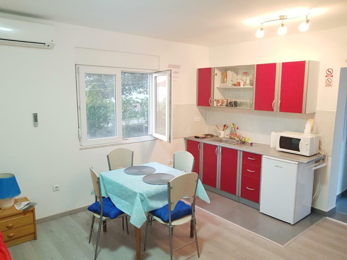 Apartment Brigitte Vrsi Exterior photo